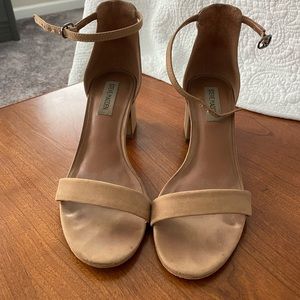 STEVE MADDEN IRENEEW TAN NUBUCK HEELS
